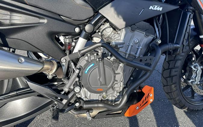 2021 KTM Duke 890 890 R