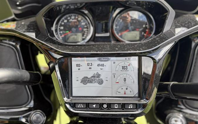 2025 Indian CHALLENGER DARK HORSE, AUDIO