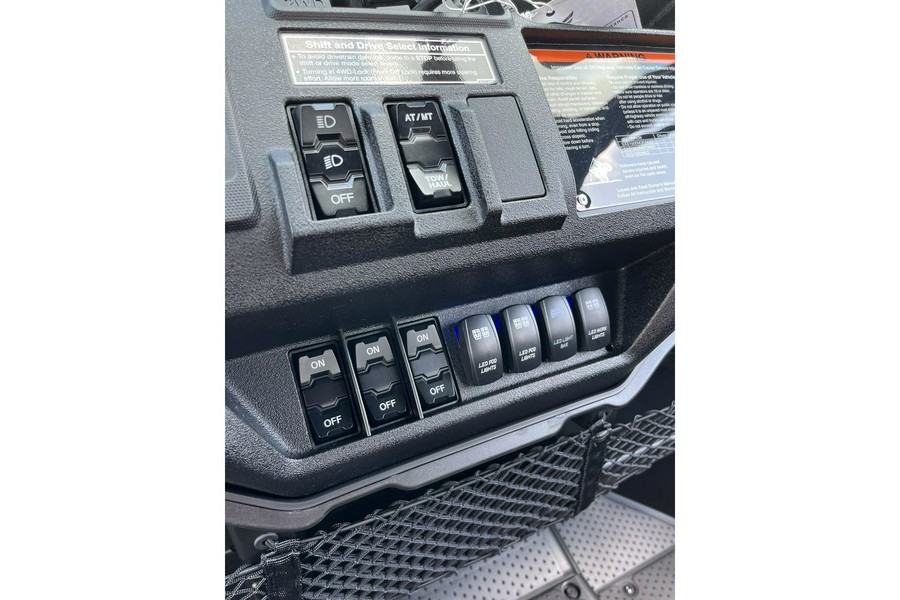 2025 Honda Pioneer 1000-6 DuckHole Edition