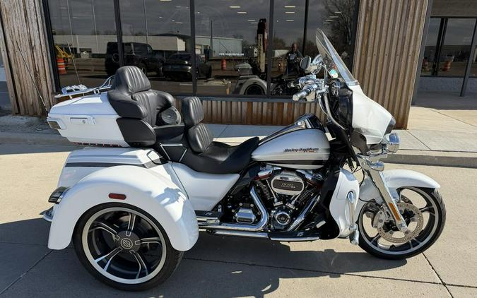 2020 Harley-Davidson® FLHTCUTGSE - CVO™ Tri Glide®