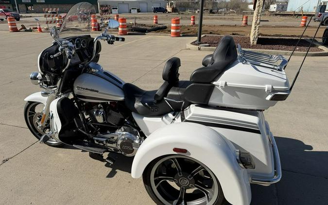 2020 Harley-Davidson® FLHTCUTGSE - CVO™ Tri Glide®