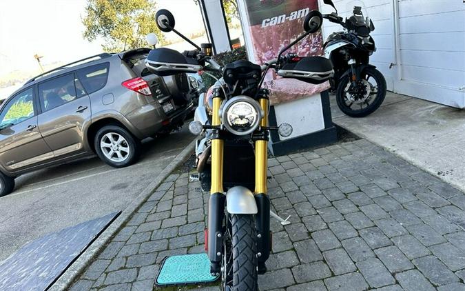 2025 Triumph Scrambler 1200 XE