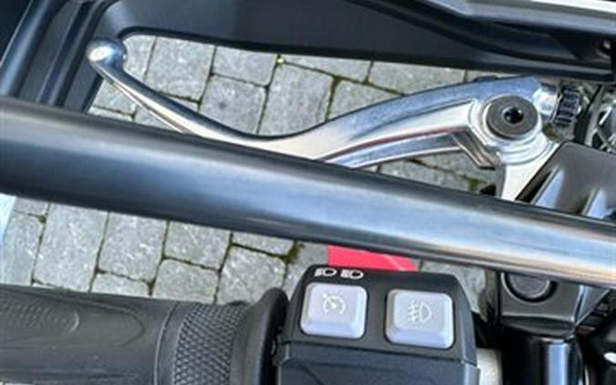 2025 TRIUMPH SCRAMBLER 1200XE TWO TONE