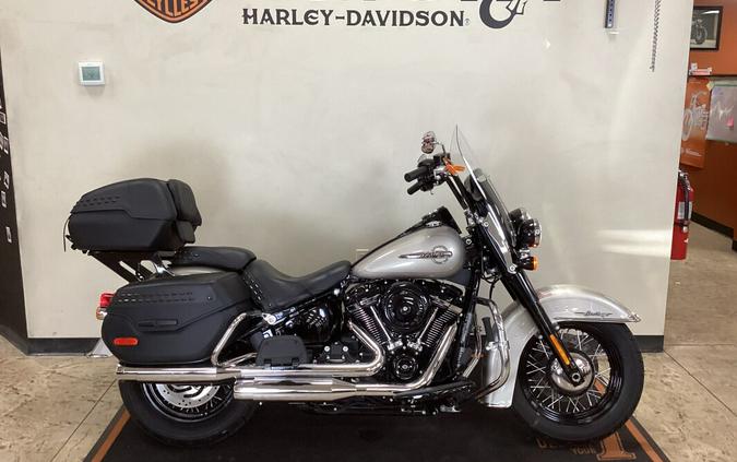 CERTIFIED PRE-OWNED 2018 Harley-Davidson Heritage Classic Silver Fortune FLHC