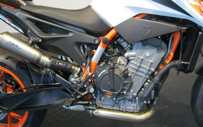 2021 KTM 890 Duke R