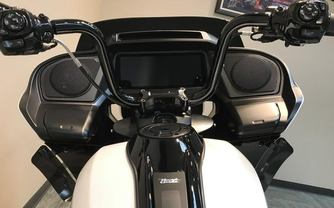 2024 Harley-Davidson Road Glide™ White Onyx Pearl - Black Finish FLTRX