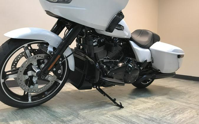 2024 Harley-Davidson Road Glide™ White Onyx Pearl - Black Finish FLTRX