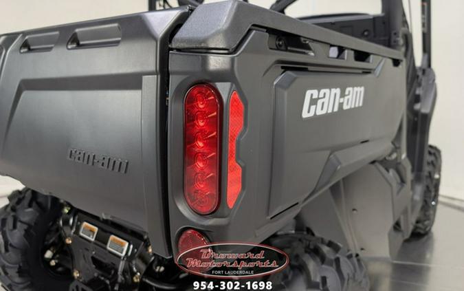 2025 Can-Am Defender DPS HD10
