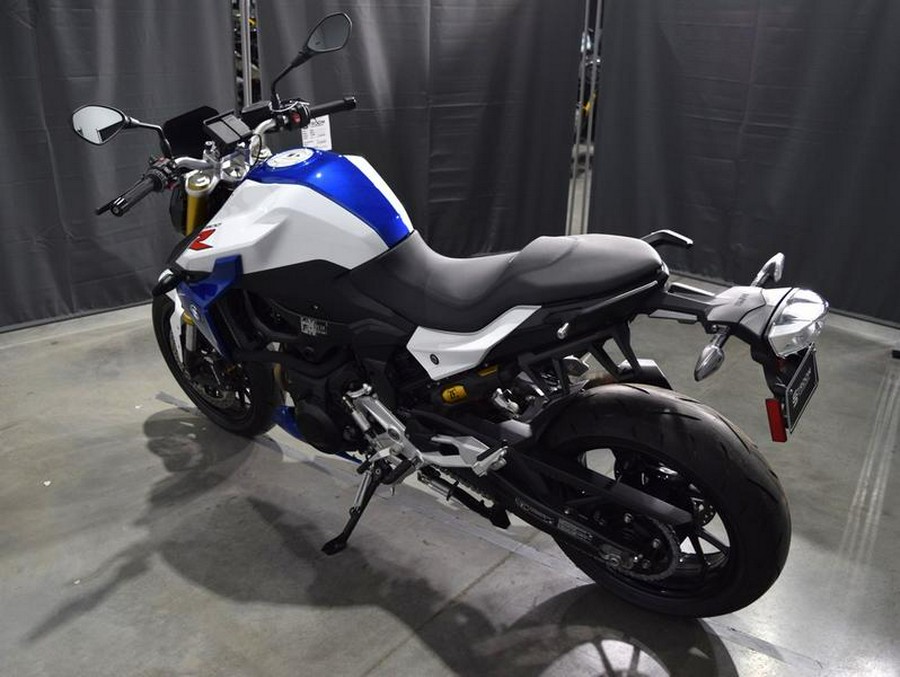 2022 BMW F 900 R Light White/Racing Blue Metallic/Racing Red