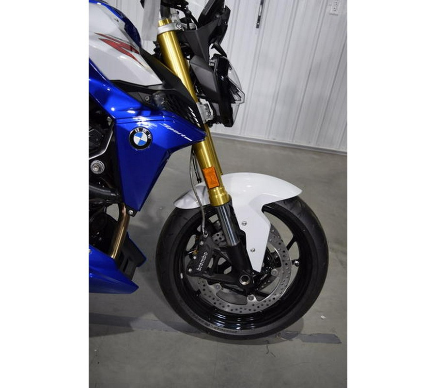 2022 BMW F 900 R Light White/Racing Blue Metallic/Racing Red