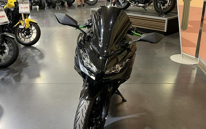 2023 Kawasaki Ninja® 400 Matrix Camo Gray/Metallic Matte Carbon Gray