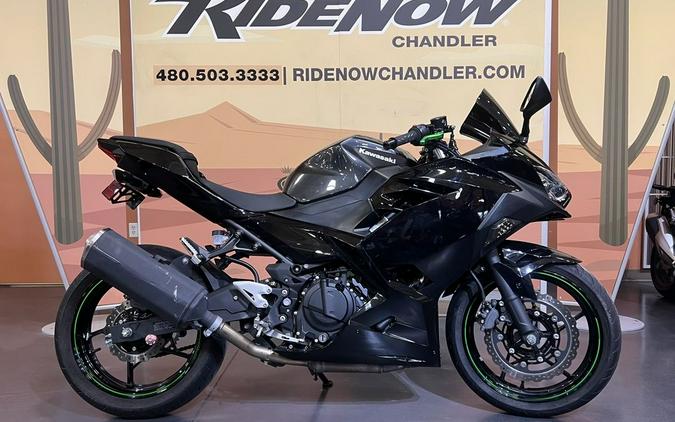 2023 Kawasaki Ninja® 400 Matrix Camo Gray/Metallic Matte Carbon Gray