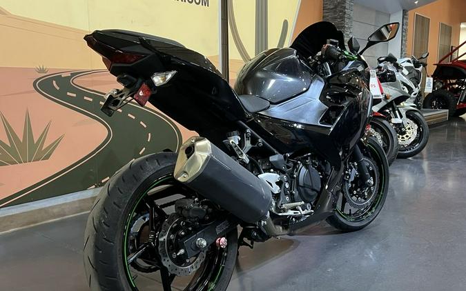 2023 Kawasaki Ninja® 400 Matrix Camo Gray/Metallic Matte Carbon Gray