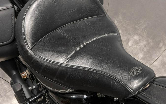 2018 HARLEY-DAVIDSON FLHC HERITAGE CLASSIC in Vivid Black