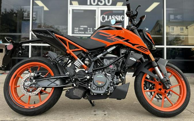 2023 KTM 200 Duke