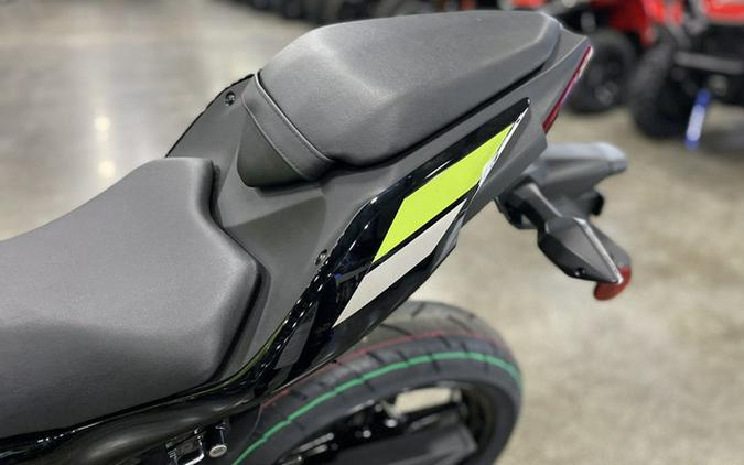 2026 Kawasaki Ninja 500 ABS Metallic Yellowish GreenEbony