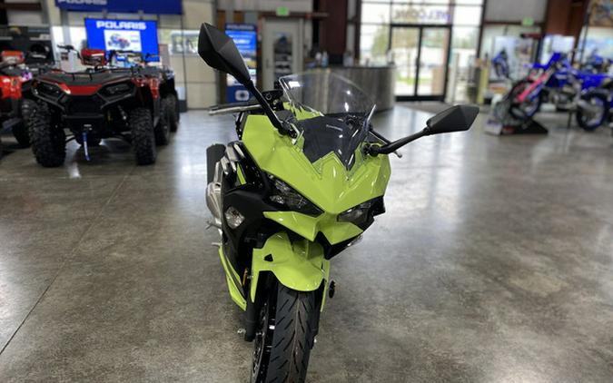 2026 Kawasaki Ninja 500 ABS Metallic Yellowish GreenEbony
