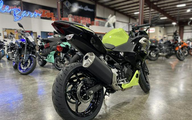 2026 Kawasaki Ninja 500 ABS Metallic Yellowish GreenEbony