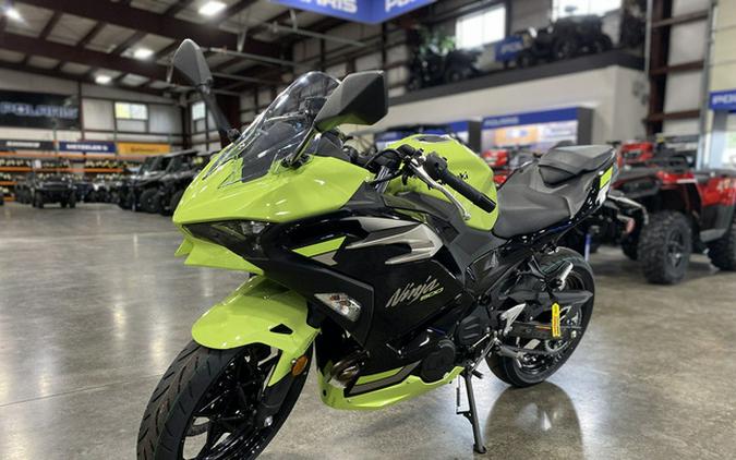 2026 Kawasaki Ninja 500 ABS Metallic Yellowish GreenEbony