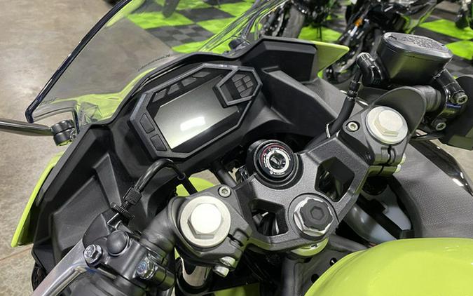2026 Kawasaki Ninja 500 ABS Metallic Yellowish GreenEbony