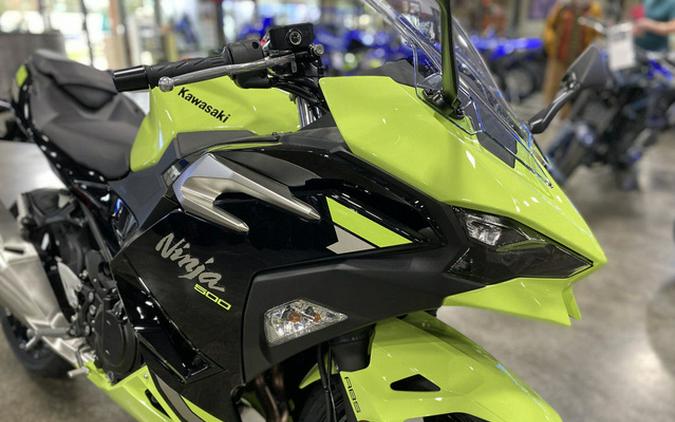 2026 Kawasaki Ninja 500 ABS Metallic Yellowish GreenEbony