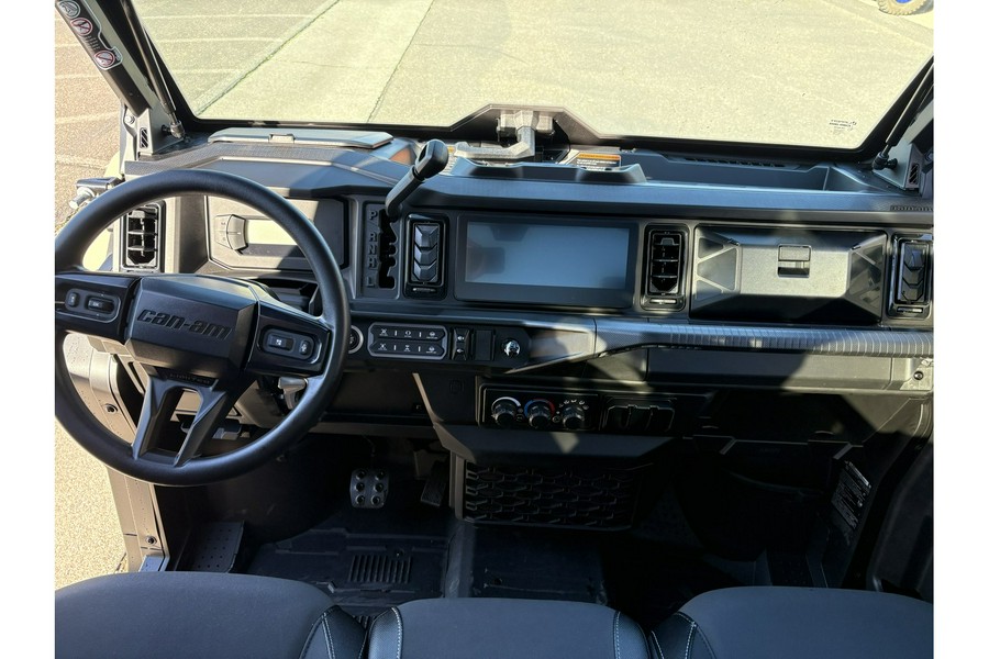 2026 Can-Am Defender Limited HD11