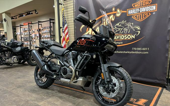 2026 Harley-Davidson® Pan America® 1250 Special Vivid Black Black Laced Wheels