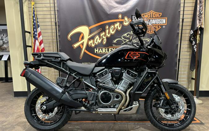 2026 Harley-Davidson® Pan America® 1250 Special Vivid Black Black Laced Wheels