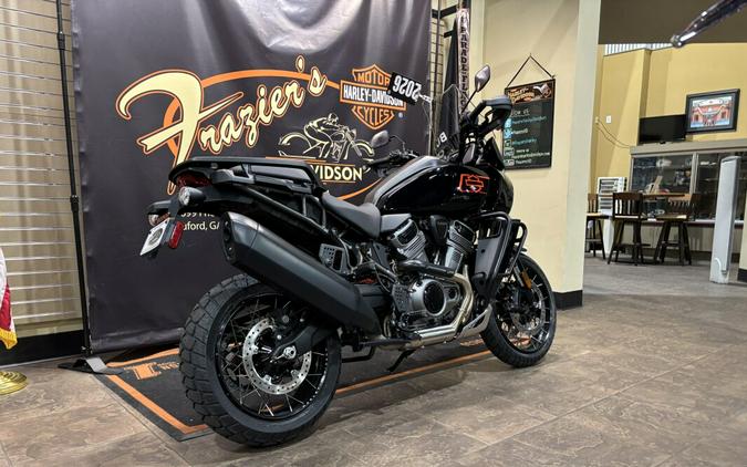 2026 Harley-Davidson® Pan America® 1250 Special Vivid Black Black Laced Wheels