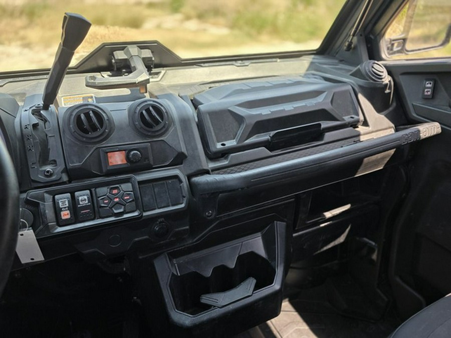 2025 Can-Am Defender MAX Lone Star Cab HD10
