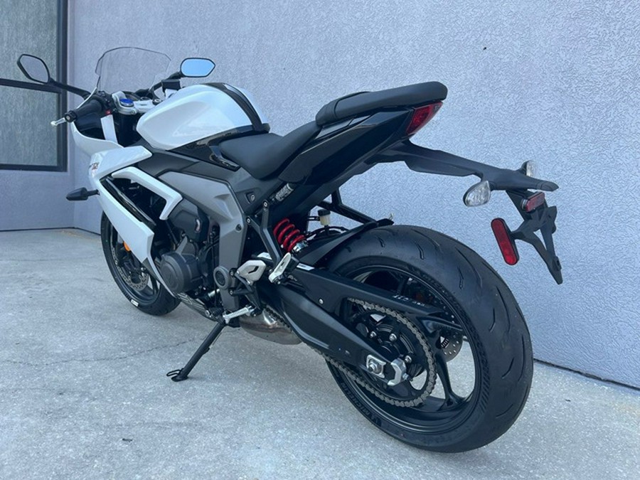 2025 Triumph Daytona 660 Snowdonia WhiteSapphire Black