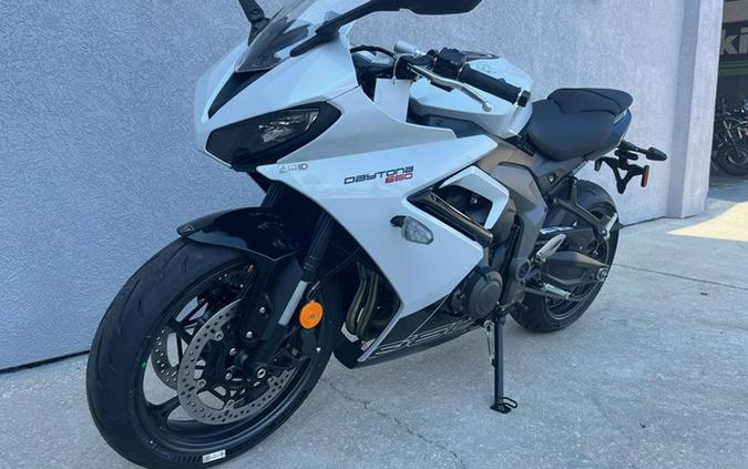 2025 Triumph Daytona 660 Snowdonia WhiteSapphire Black