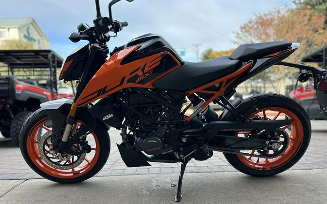 2023 KTM 200 Duke