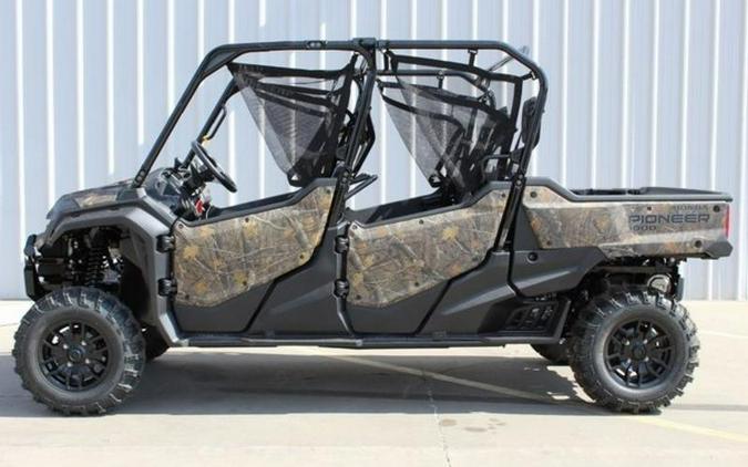 2023 Honda® Pioneer 1000-6 Deluxe Crew