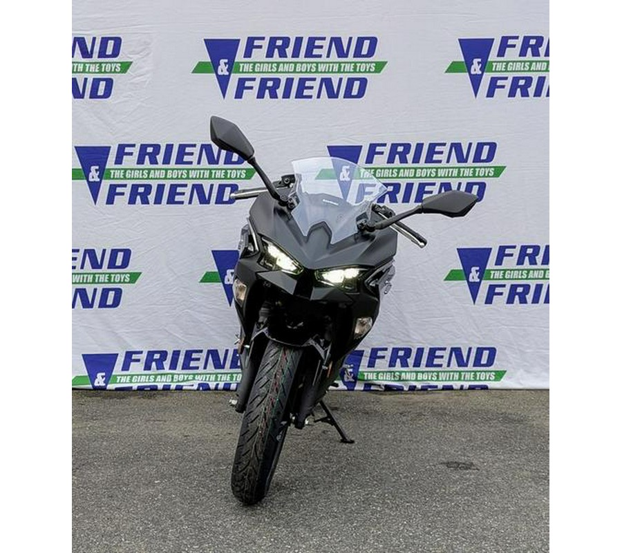 2025 Kawasaki Ninja® 500 ABS Metallic Flat Spark Black/Metallic Spark Black