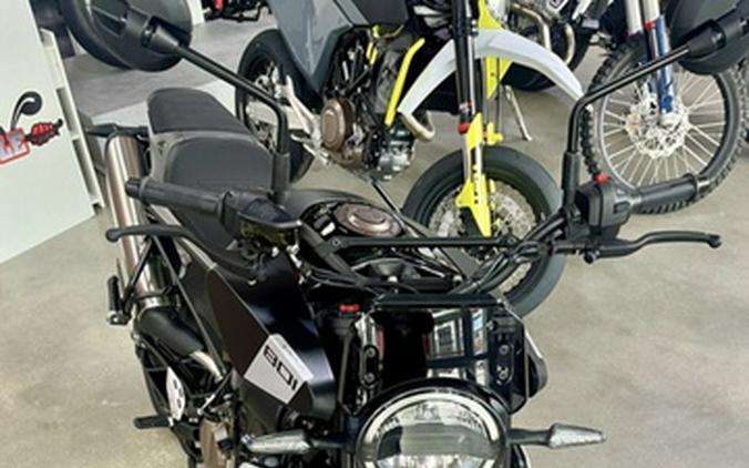 2025 Husqvarna SVARTPILEN 801