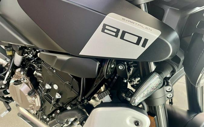 2025 Husqvarna SVARTPILEN 801