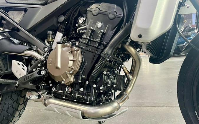 2025 Husqvarna SVARTPILEN 801