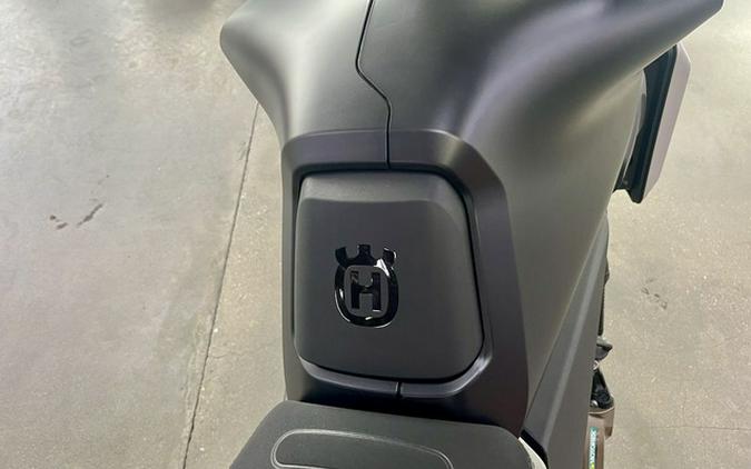 2025 Husqvarna SVARTPILEN 801