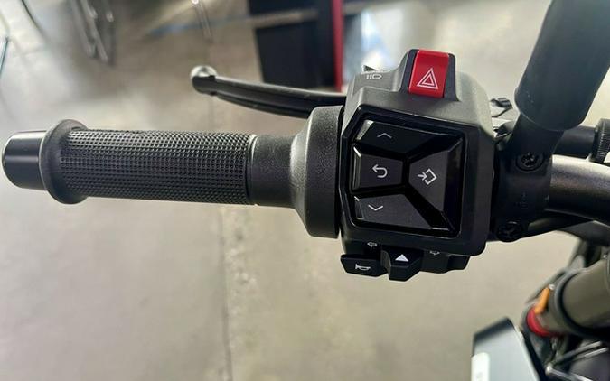 2025 Husqvarna SVARTPILEN 801