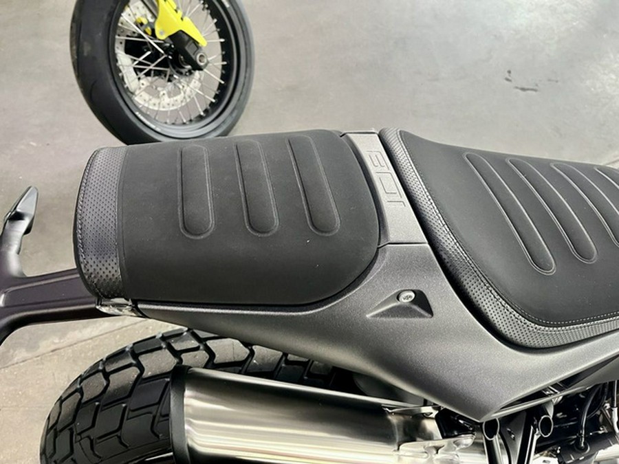 2025 Husqvarna SVARTPILEN 801