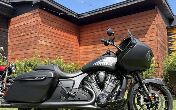 2025 Indian CHALLENGER DARK HORSE, AUDIO