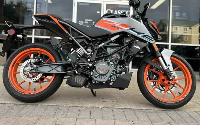 2023 KTM 200 Duke