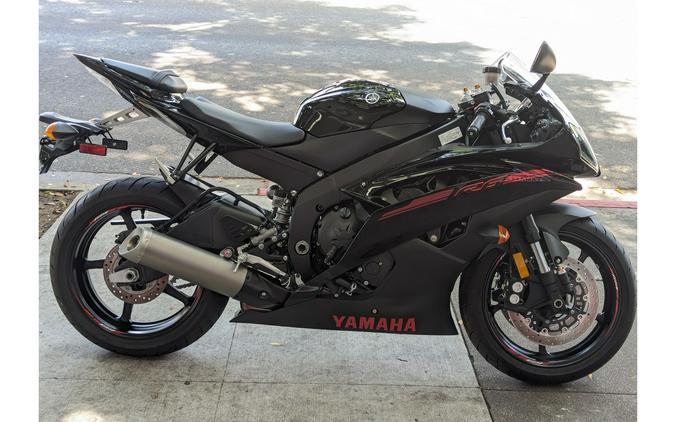 2015 Yamaha YZF-R6 CA