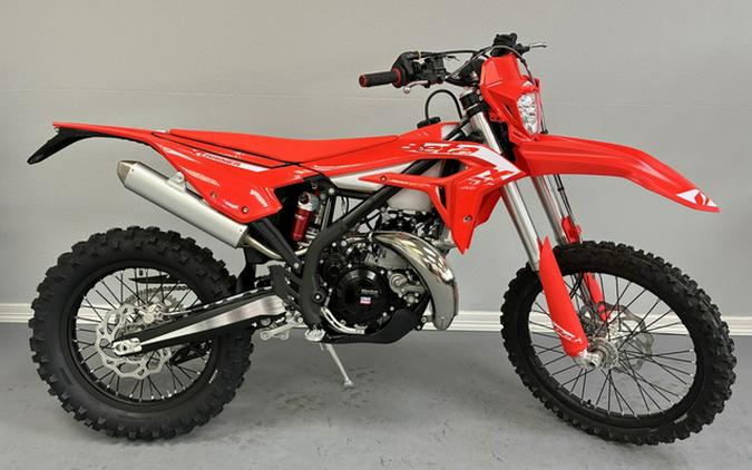 2027 Beta Motorcycles Xtrainer 300