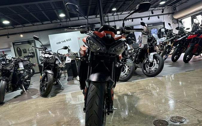 2025 Triumph Street Triple 765 R Matte Baja Orange R