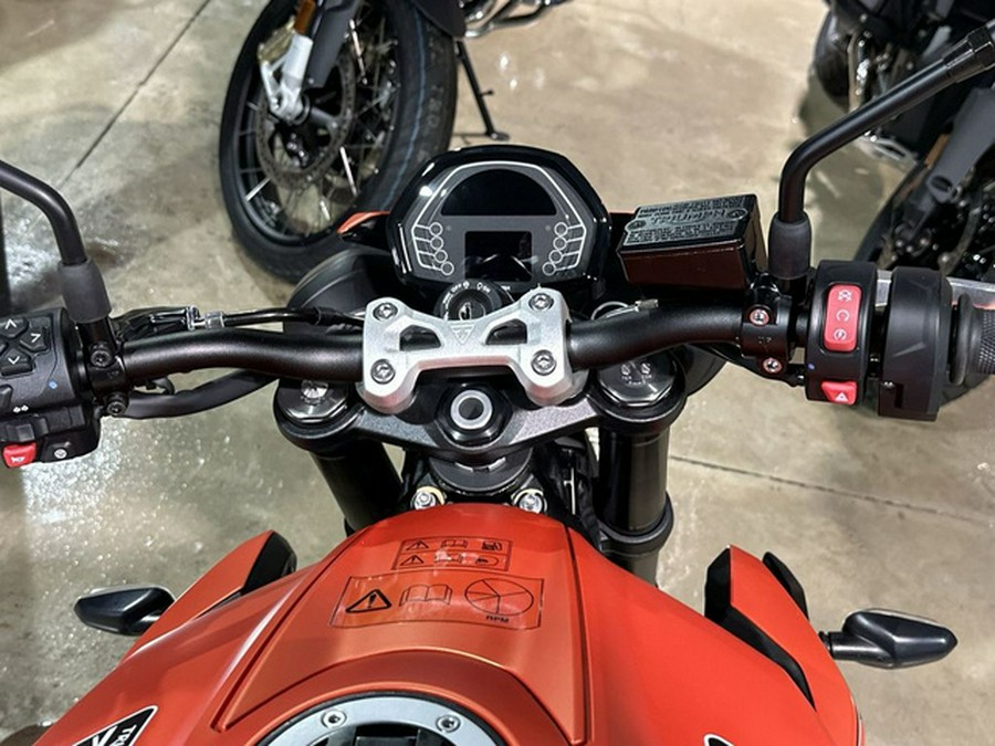 2025 Triumph Street Triple 765 R Matte Baja Orange R