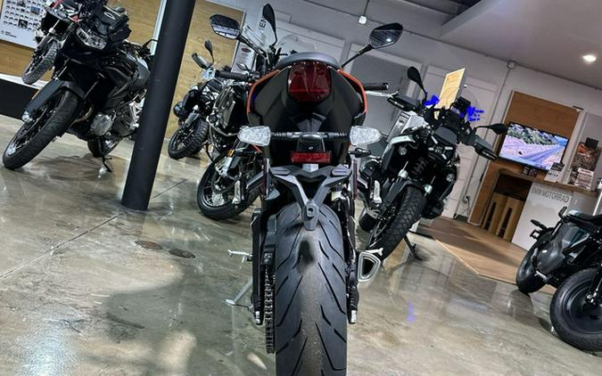 2025 Triumph Street Triple 765 R Matte Baja Orange R