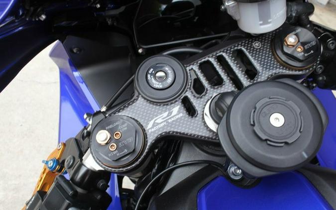 2025 Yamaha YZF-R1 R1