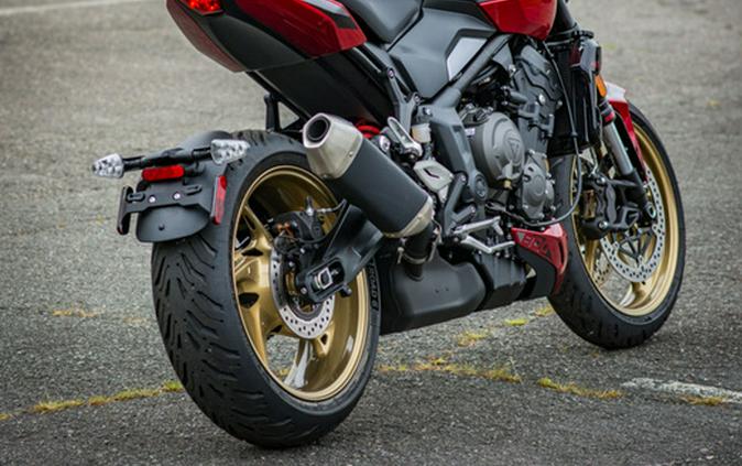 2026 Triumph Trident 800 Carnival red
